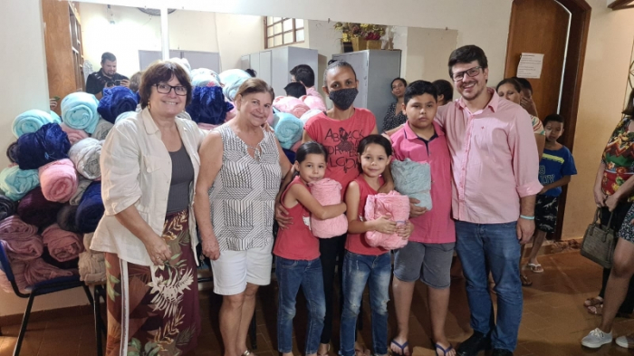 Administração inicia a entrega de cobertores aos beneficiários do CadÚnico