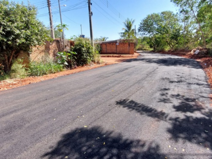 Em Paranaíba Rua Carlos de Paiva Ferraz no Jardim Redentora recebe asfalto