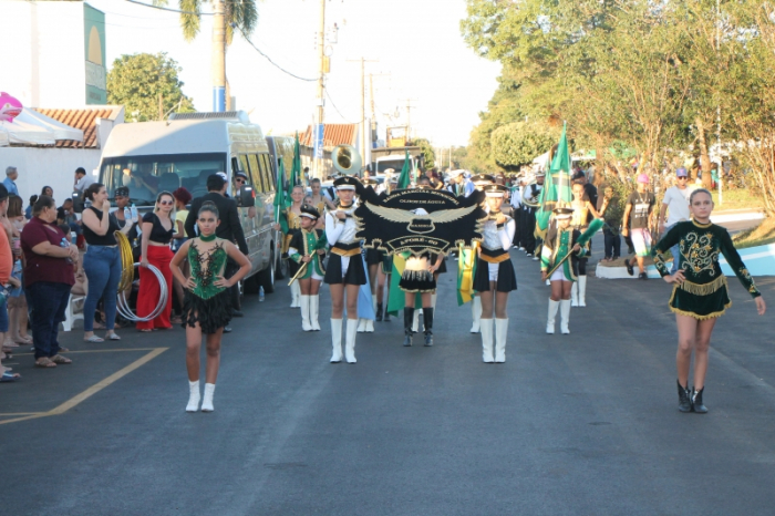 Desfile Cívico em Inocência encantou a população