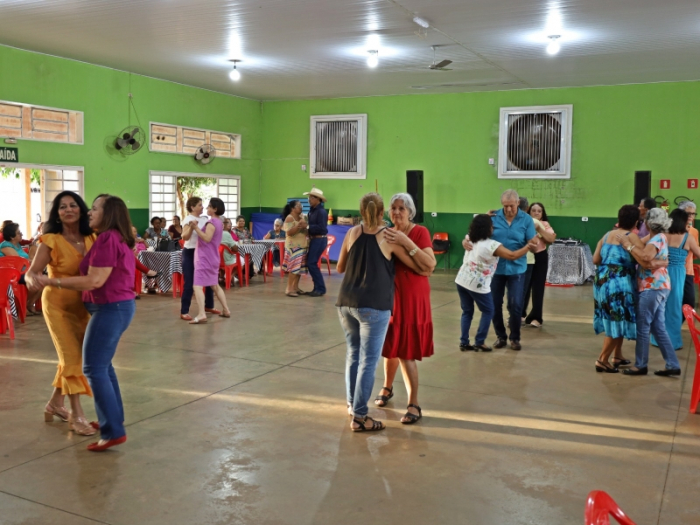 Secretaria de Assistência Social comemora Dia das Mães com jantar dançante na Melhor Idade
