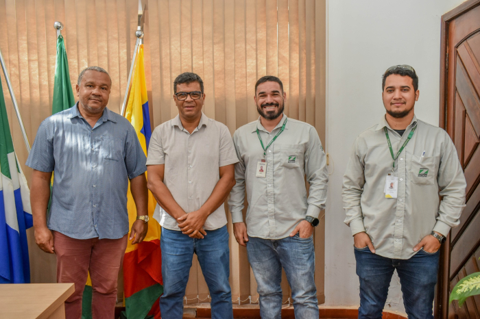 Prefeito de Selvíria Jaime Ferreira se reúne com representantes de empresa que construirá “linhão”