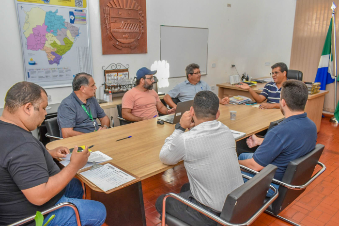 Prefeito de Selvíria Jaime Ferreira se reúne com representantes da Elektro