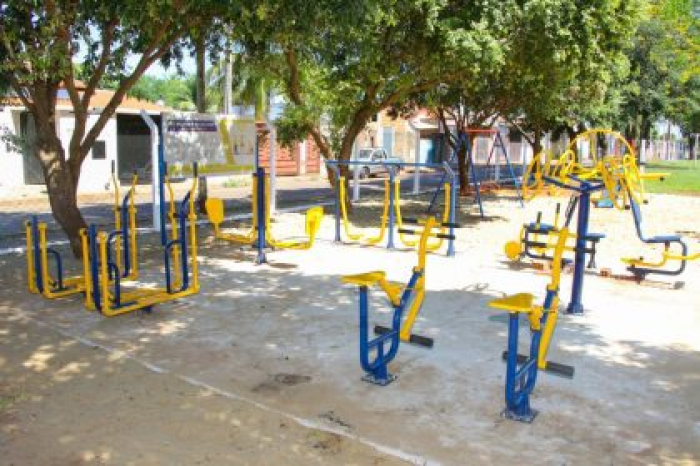 Campo do Bairro São João em Três Lagoas ganha parque infantil e academia ao ar livre